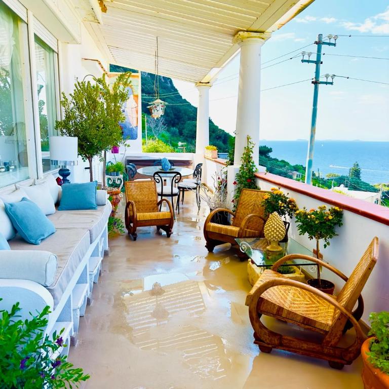 Scala Fenicia 14 by CapriRooms - Camera Matrimoniale con Balcone e Vista Mare - 1