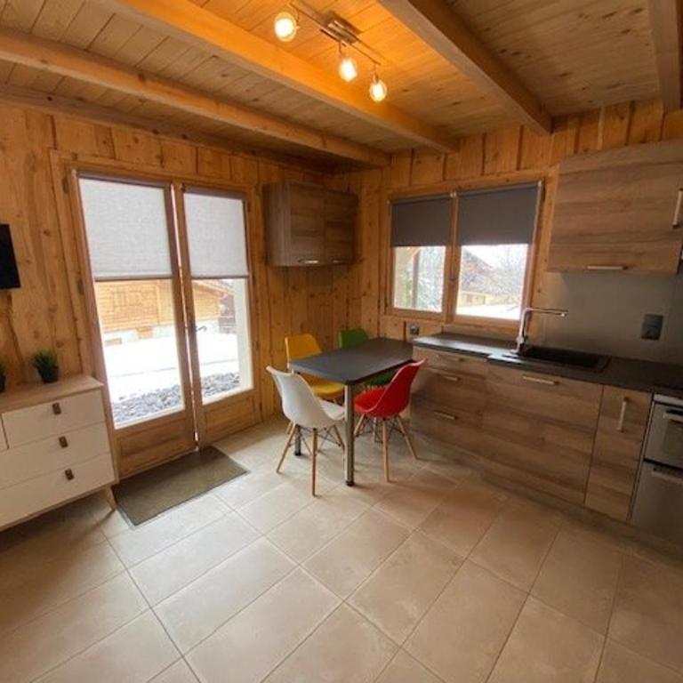 Studio 4 pers. rénové, proximité pistes & commerces, balcon/terrasse, parking privé - Monolocale - 2