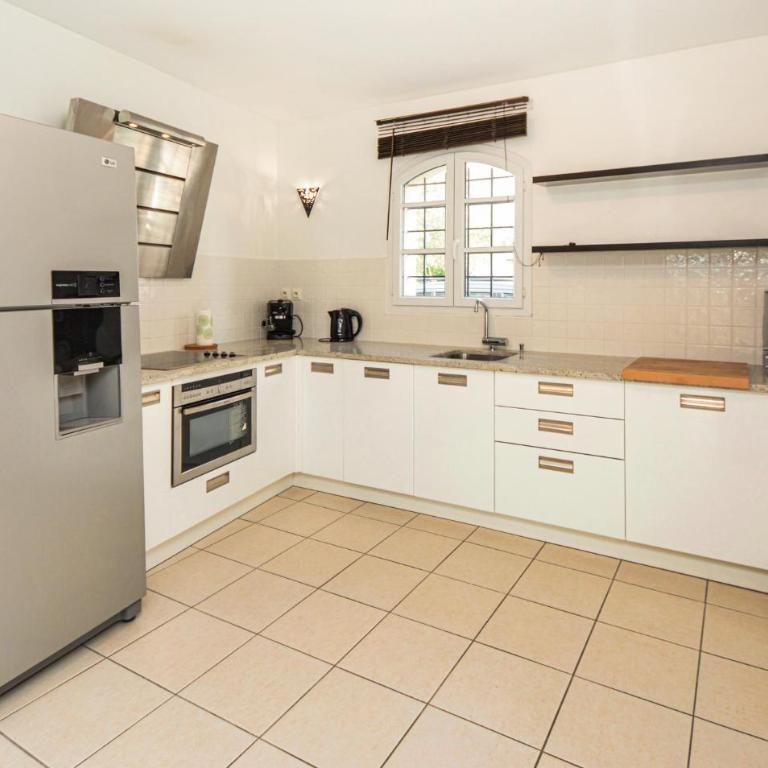 Belle Maison À Aigues-Mortes Avec Wi-Fi - Maison de Vacances 3 Chambres - 6
