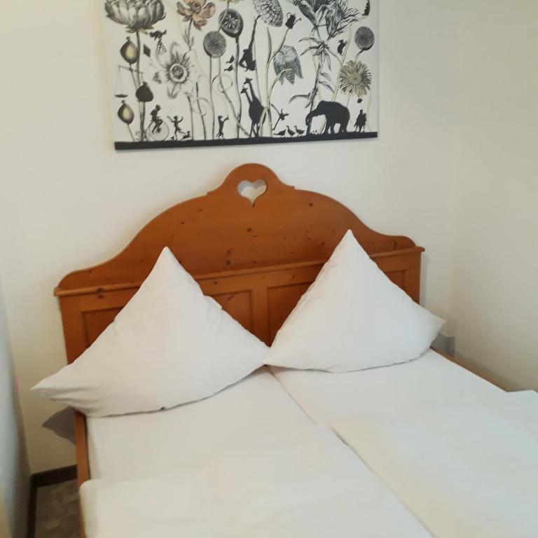 Hotel Atlanta - Doppelzimmer mit eigener Dusche und Gemeinschafts-WC - 1