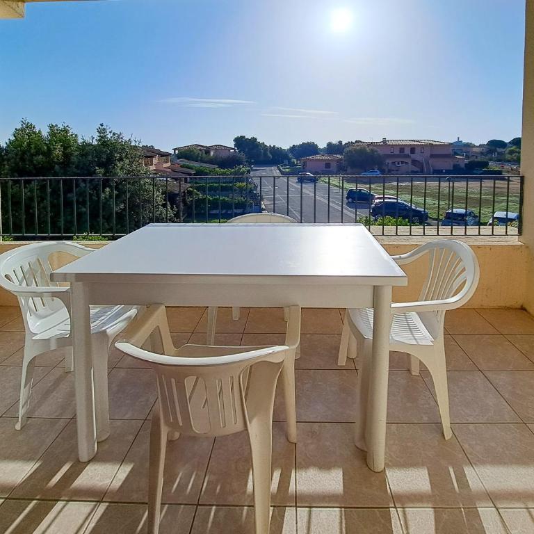 Centro Residenziale Le Canne - Appartamento con 2 Camere da Letto e Balcone - 2