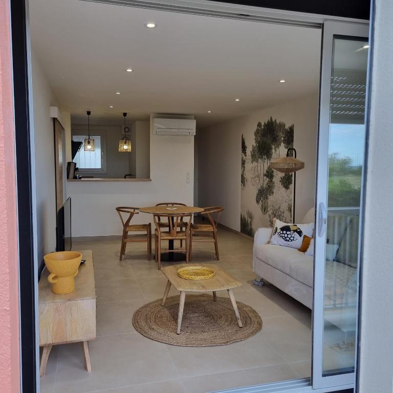 Coté Mer - One-Bedroom Apartment - 12