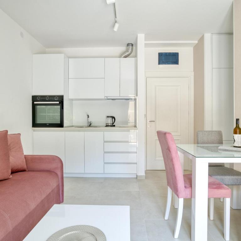 The Golden Luxury Apartments - Apartment with Balcony and Partial Sea View - 2
