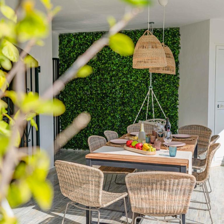 Golden Beach Holiday Home - Private Jacuzzi, 4 Swimming Pools & Direct Access to the Beach - Apartamento - 27