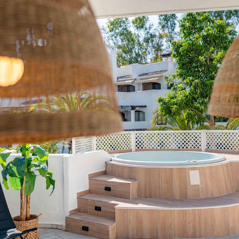 Golden Beach Holiday Home - Private Jacuzzi, 4 Swimming Pools & Direct Access to the Beach - Apartamento - 51