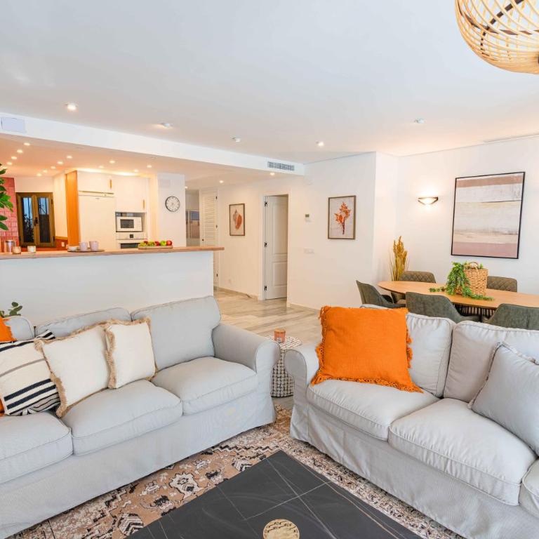 Golden Beach Holiday Home - Private Jacuzzi, 4 Swimming Pools & Direct Access to the Beach - Apartamento - 43