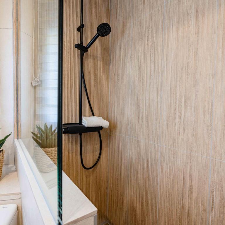 Golden Beach Holiday Home - Private Jacuzzi, 4 Swimming Pools & Direct Access to the Beach - Apartamento - 75