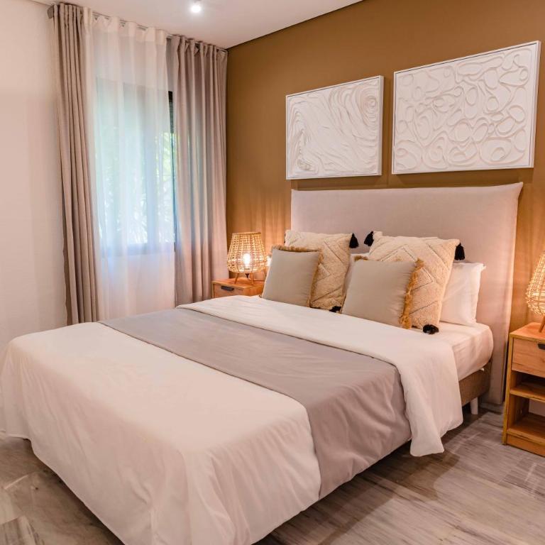 Golden Beach Holiday Home - Private Jacuzzi, 4 Swimming Pools & Direct Access to the Beach - Apartamento - 74
