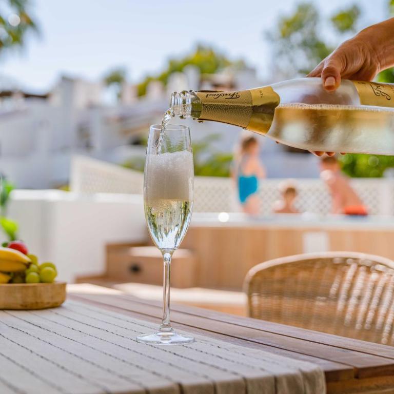 Golden Beach Holiday Home - Private Jacuzzi, 4 Swimming Pools & Direct Access to the Beach - Apartamento - 26