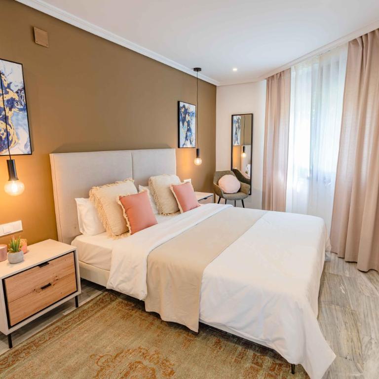 Golden Beach Holiday Home - Private Jacuzzi, 4 Swimming Pools & Direct Access to the Beach - Apartamento - 15