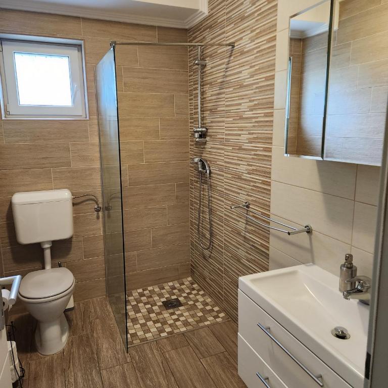 AlpenKlub Hotel - Comfort Quadruple Room - 2