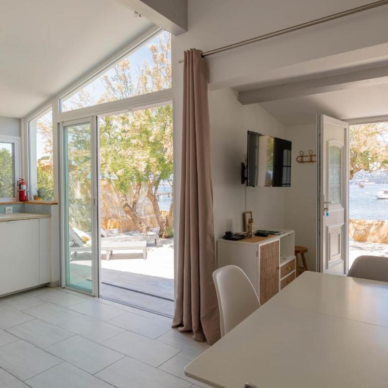 Mon Rêve, charmant cabanon les pieds dans l’eau à la Madrague, confortable et lumineux - Villa mit Meerblick - 8