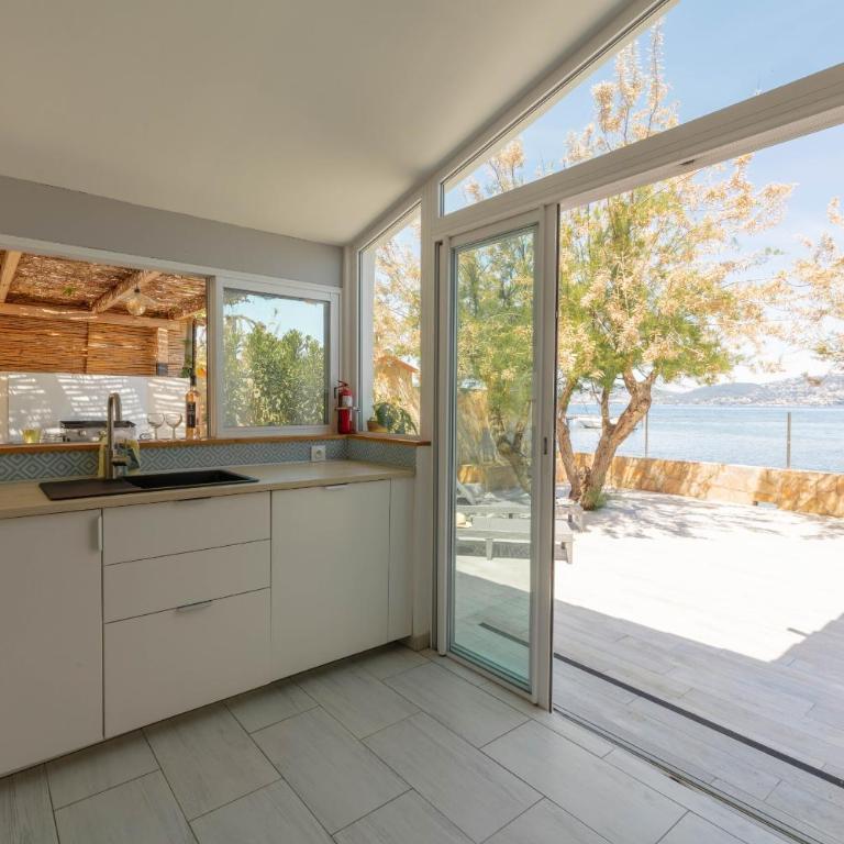 Mon Rêve, charmant cabanon les pieds dans l’eau à la Madrague, confortable et lumineux - Villa mit Meerblick - 6