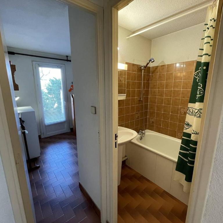T3 calme avec terrasse, clim et parking proche plage - FR-1-106-45 - Apartment - 4