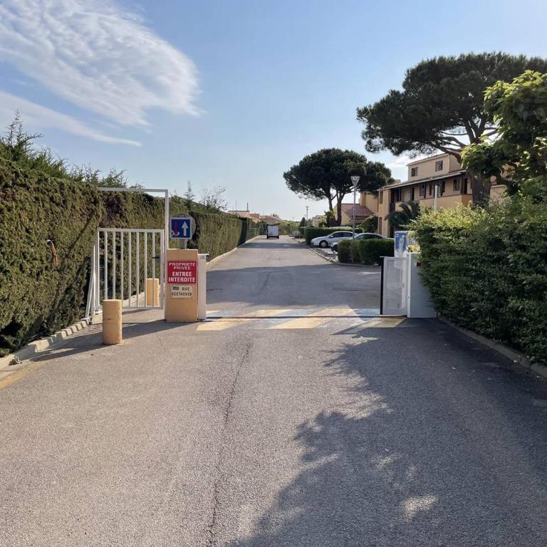 T3 calme avec terrasse, clim et parking proche plage - FR-1-106-45 - Apartment - 10