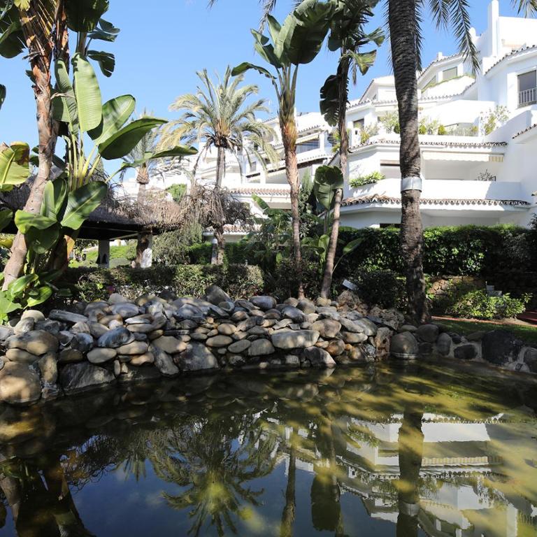 Golden Beach Holiday Home - Private Jacuzzi, 4 Swimming Pools & Direct Access to the Beach - Apartamento - 85