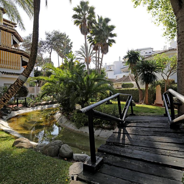 Golden Beach Holiday Home - Private Jacuzzi, 4 Swimming Pools & Direct Access to the Beach - Apartamento - 93