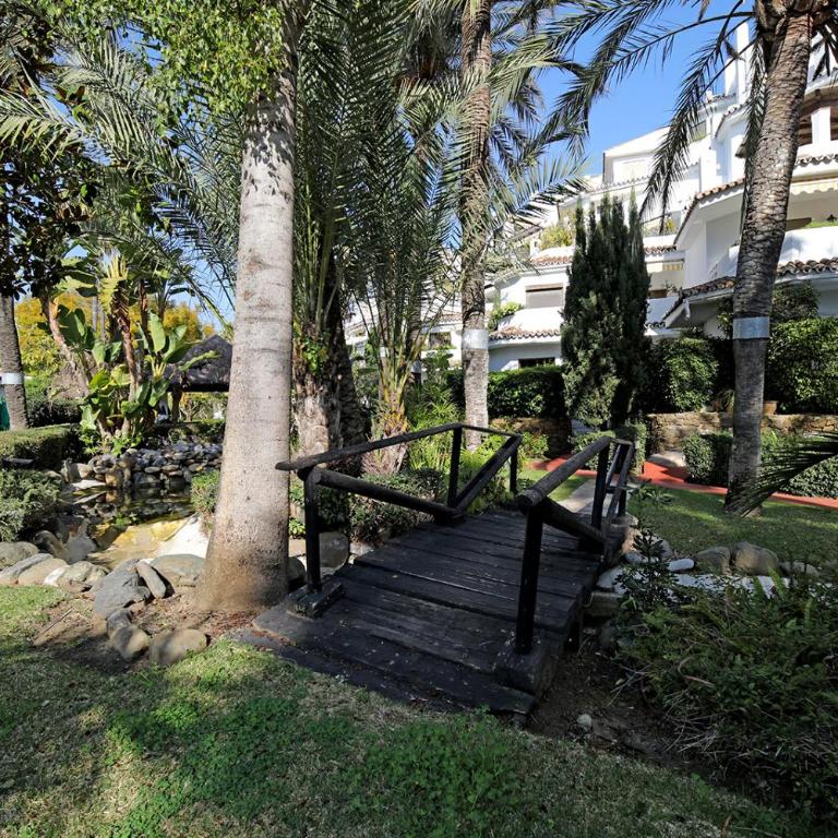 Golden Beach Holiday Home - Private Jacuzzi, 4 Swimming Pools & Direct Access to the Beach - Apartamento - 94