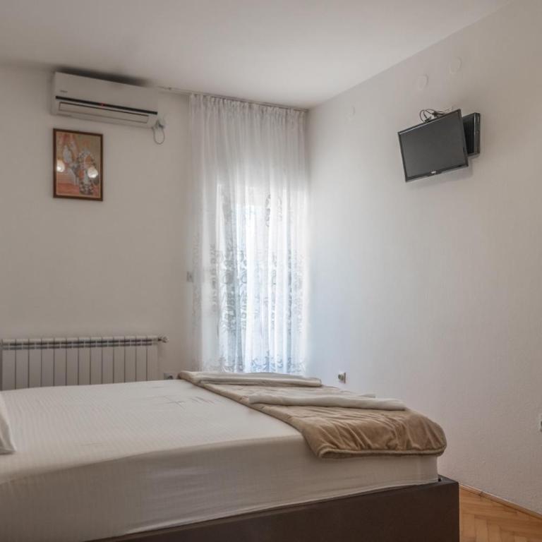 Apartments Maxi Katić - Double Room with Balcony and Sea View - 1