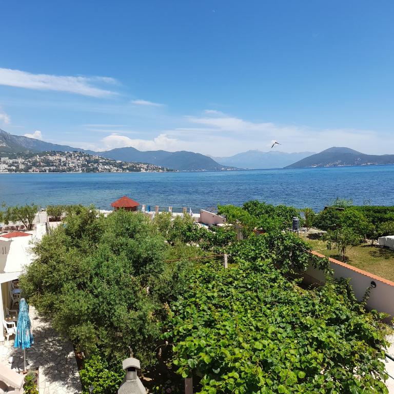 Apartments Maxi Katić - Double Room with Balcony and Sea View - 2