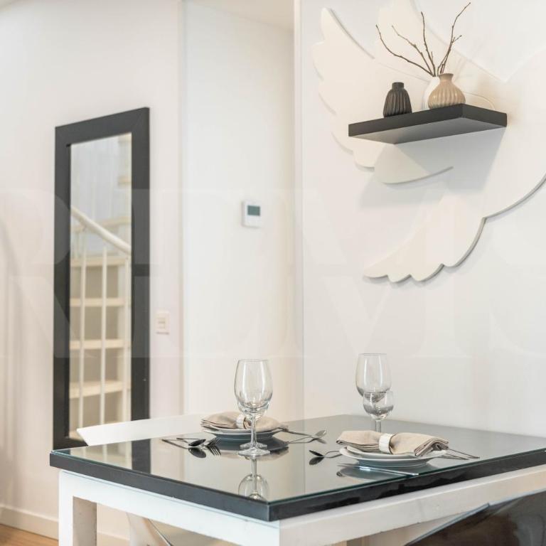 White & Black Suite Picasso-Inspired REMS - Apartamento Dúplex - 4