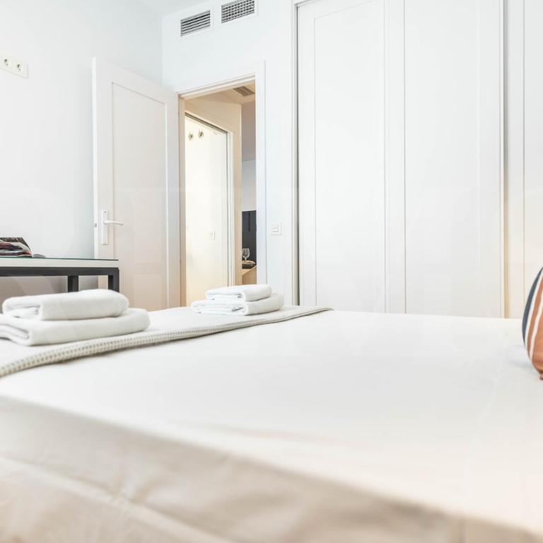 White & Black Suite Picasso-Inspired REMS - Apartamento Dúplex - 18