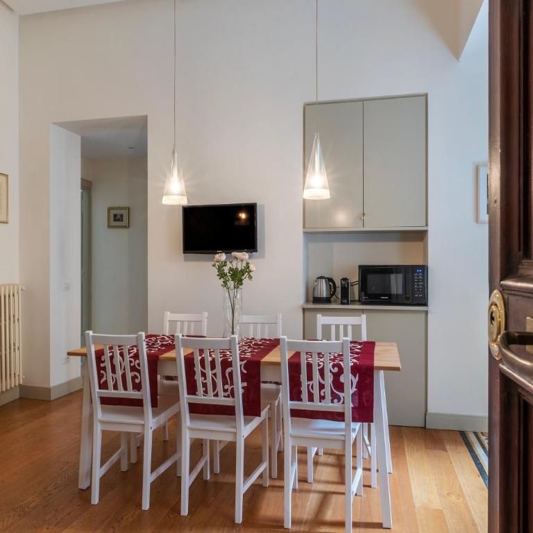 GuestHost - Bright & Roomy Apartment x6 - Trastevere District - Appartamento con 3 Camere da Letto - 6