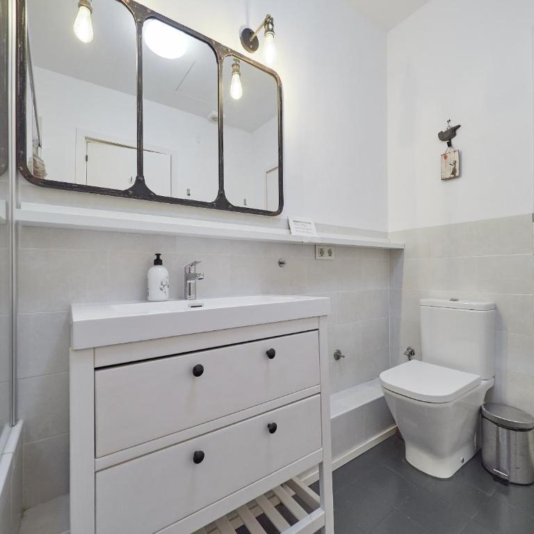 BarcelonaForRent Alessandra Ramblas - Three-Bedroom Apartment - 35
