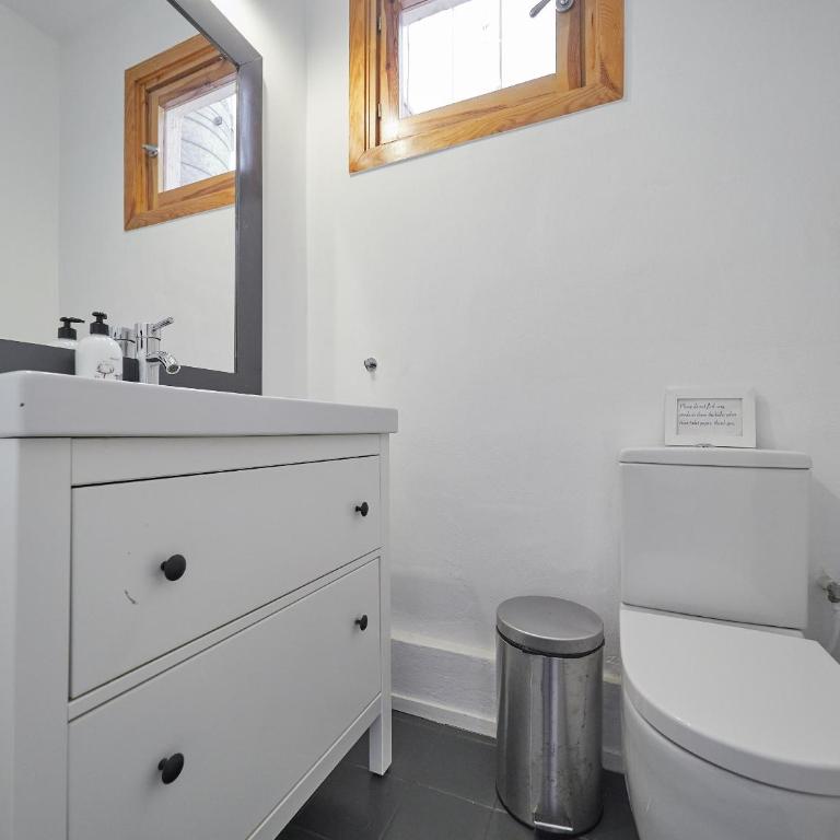 BarcelonaForRent Alessandra Ramblas - Three-Bedroom Apartment - 38