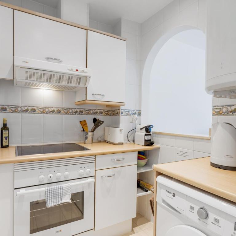 Terrace Penthouse with Pool by Costarentals - Ref 84 - Apartamento de 2 dormitorios - 9