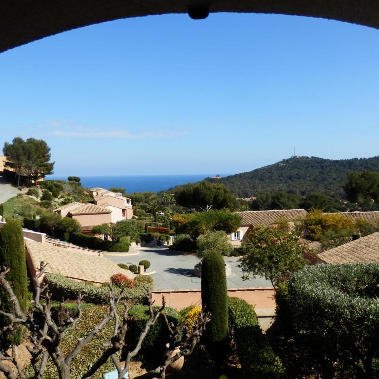 Cap Estérel Vue mer Piscine Parking 6 pers - Ferienhaus - 2