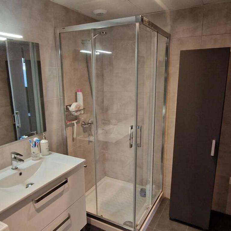 Espectacular piso nuevo con piscina - Apartamento de 2 dormitorios - 12