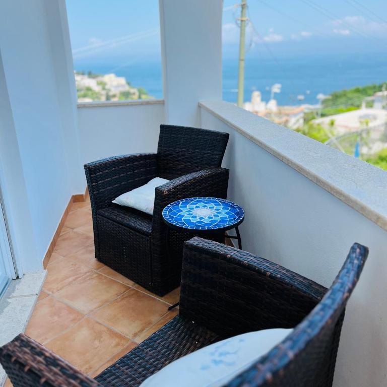 B&B L'Agapanto - Camera Matrimoniale con Balcone e Vista Mare - 10