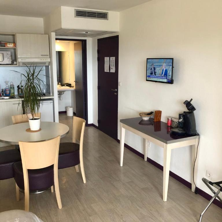 Appart LOURDES 100 m GARE - 4 Places avec Balcon 10mn Sanctuaire - Appartement 1 Chambre - 2