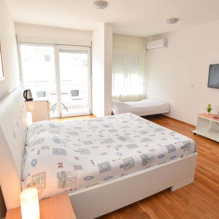 Modern Studio 200m from the Beach - Studio Apartman - 2