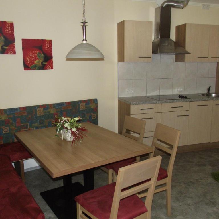 Appartement Sporthütte Fiegl - Apartment mit 3 Schlafzimmern und Balkon - 5