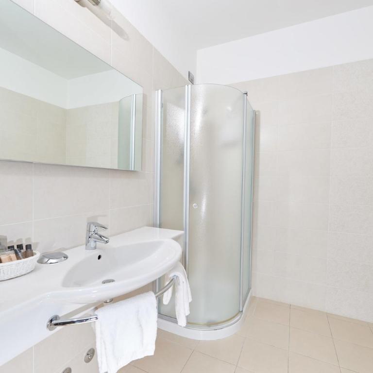 Hotel Vacanze 2000 - Adults Only - Camera Matrimoniale Senza Balcone - 2