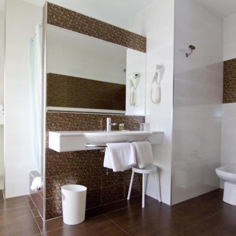 Hotel Isasa - Habitación Doble - 1 o 2 camas - 4