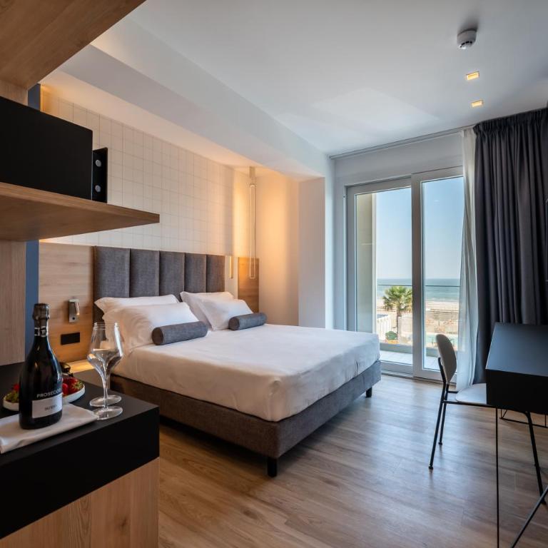 Hotel Sporting Riccione - Camera Matrimoniale Executive con Balcone - Fronte Mare - 1