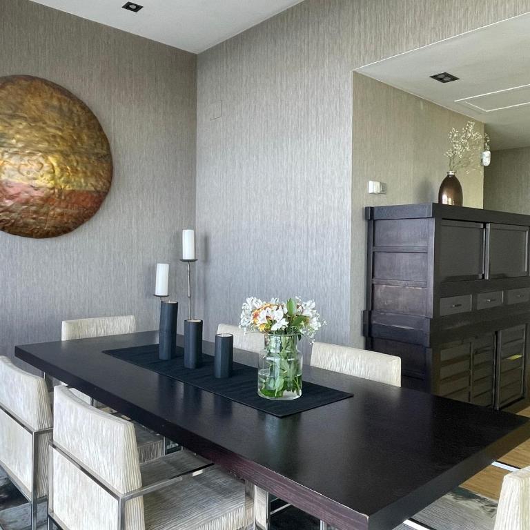 Luxury Family Beachfront Apartment - Three-Bedroom Apartment - 15
