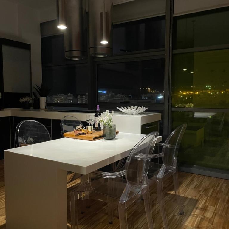 Luxury Family Beachfront Apartment - Three-Bedroom Apartment - 20