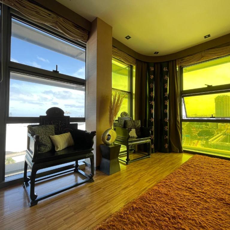 Luxury Family Beachfront Apartment - Three-Bedroom Apartment - 29