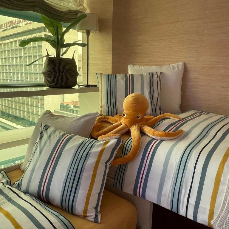 Luxury Family Beachfront Apartment - Three-Bedroom Apartment - 39
