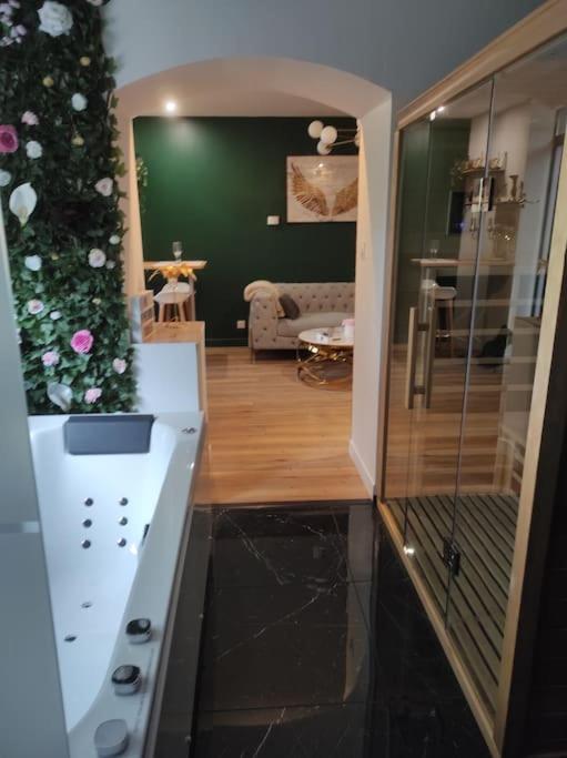 Sauna, jacuzzi, terrasse et parking - Maisonnette - 16