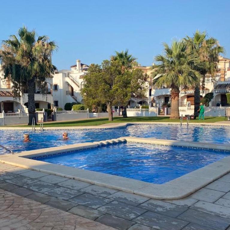 Spacious 2-Bedroom Apartment - Apartamento de 2 dormitorios - 1