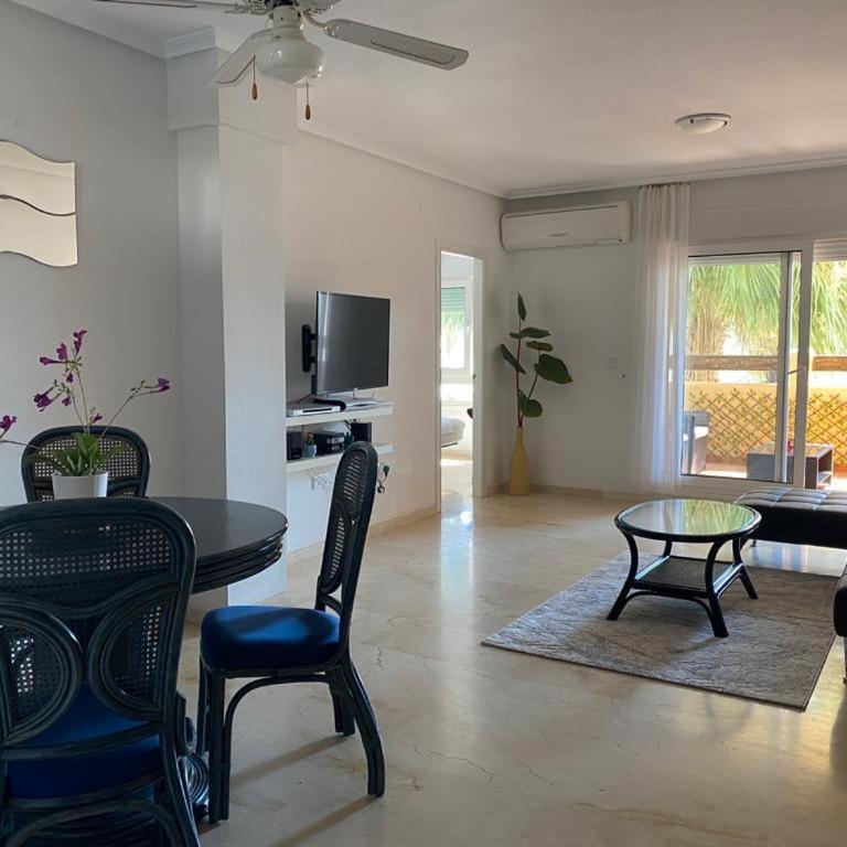Spacious 2-Bedroom Apartment - Apartamento de 2 dormitorios - 14