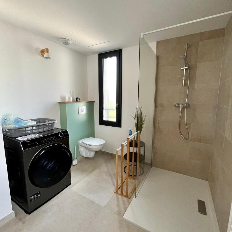 Appartement climatisé neuf au calme, proche centre-ville, 4 minutes en voiture plage et commerces - One-Bedroom Apartment - 9