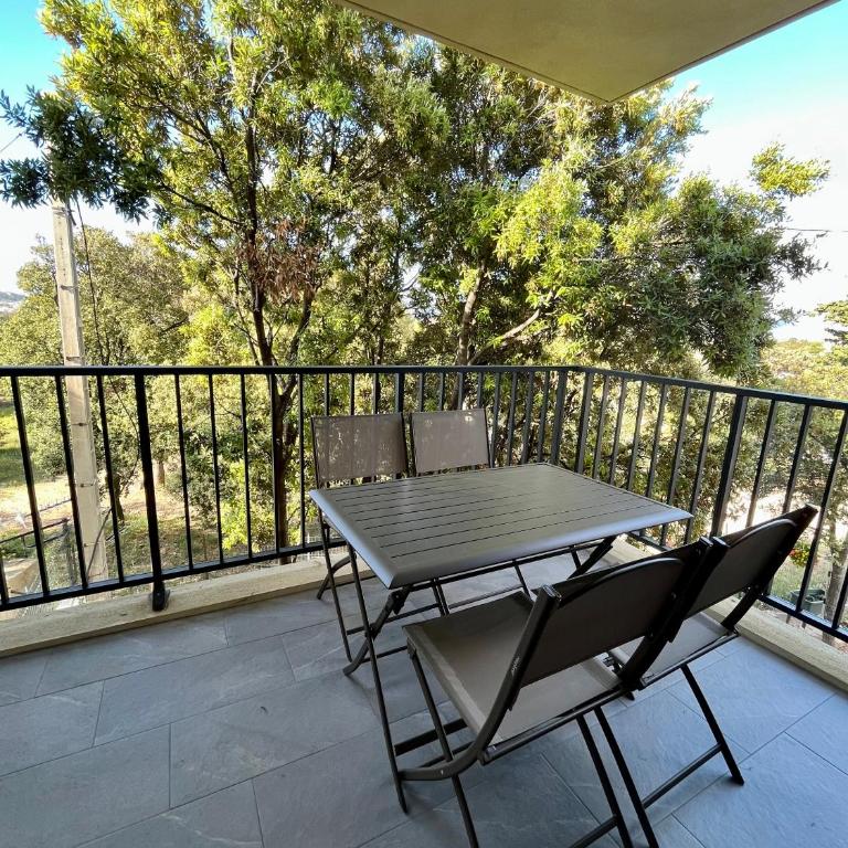 Appartement climatisé neuf au calme, proche centre-ville, 4 minutes en voiture plage et commerces - One-Bedroom Apartment - 7