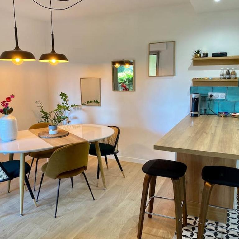 Magnifique T3 rénové, 15min à pied CV, pkg privé - Appartement 2 Chambres - 1
