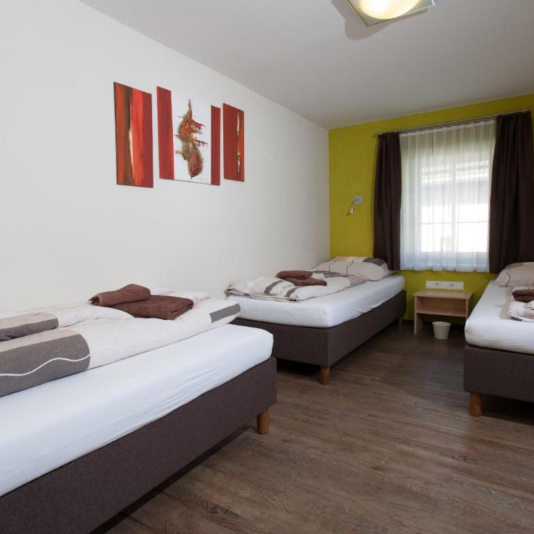 Rutsche Hostel - Dreibettzimmer mit Gemeinschaftsbad - 24